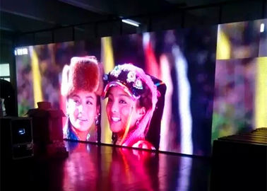 中国 大きいP4mmの屋内コマーシャルのLED表示スクリーン、壁に取り付けられたLEDの広告掲示板 サプライヤー