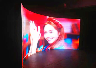 中国 P4mmフル カラーの適用範囲が広い曲げられたLEDのスクリーン、柔らかいLEDのカーテンのビデオ壁 サプライヤー